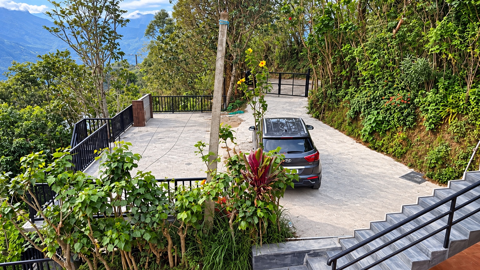 Parking and driveway at Alpine Valley Inn